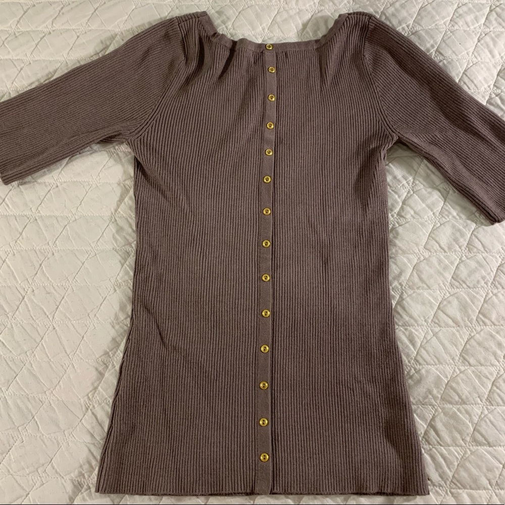 Short sleeved knit top